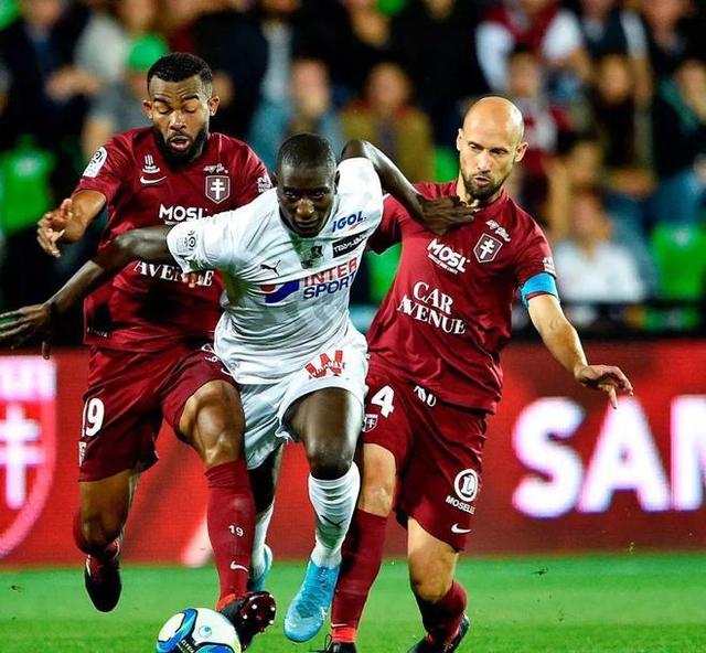 包含斯图加特训练开放日；窗口期外线爆发引欢呼；法甲在即；医务组通报恢复的词条-爱游戏登录